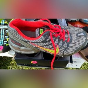 Women’s Nike torch 4